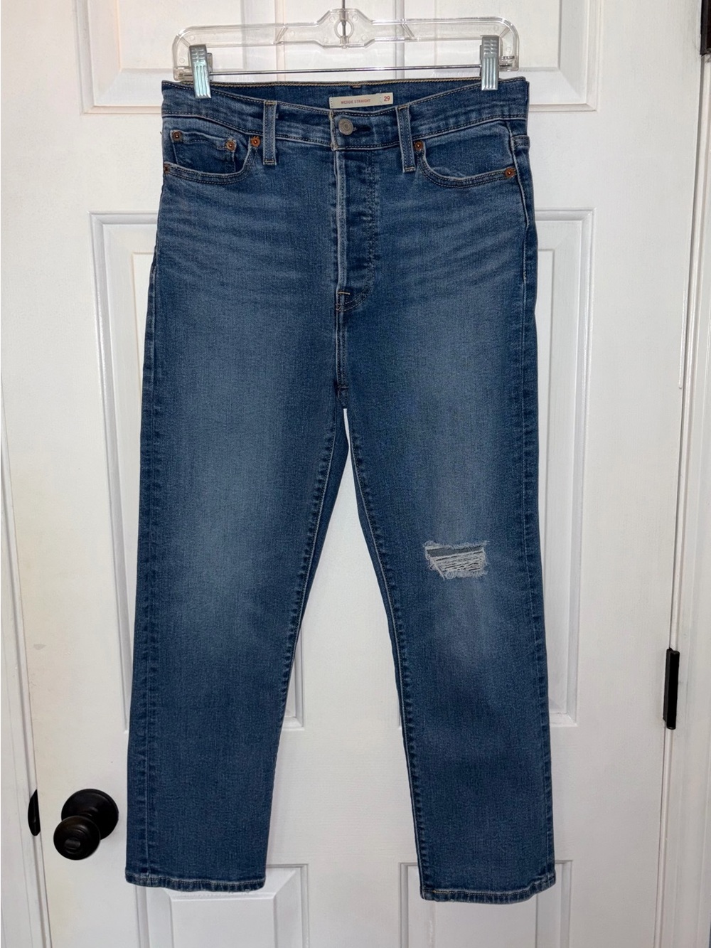 Levi’s Wedgie Straight Medium Wash Distressed High Rise Jeans Size 8/29